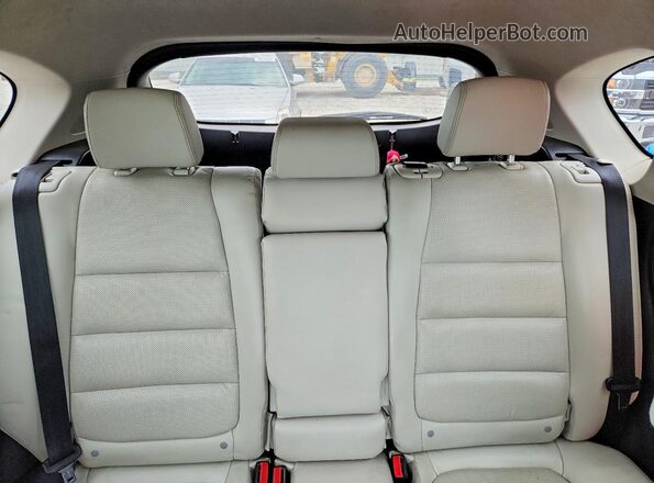JM3KE4DY2G0719110 2016 MAZDA CX-5 White Vista de los asientos traseros