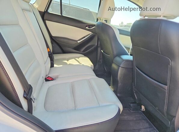 JM3KE4DY8G0736025 2016 MAZDA CX-5 White Widok wnętrza z tyłu