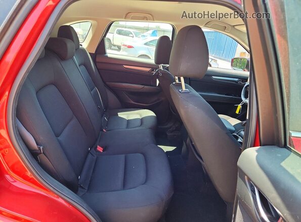 JM3KFABM1M0332300 2021 MAZDA CX-5 Red Widok tylnych siedzeń