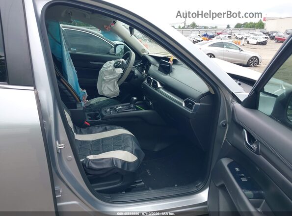 JM3KFACL5H0218683 2017 MAZDA CX-5 Серебряный Вид салона спереди