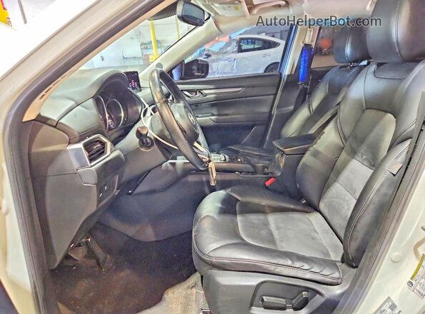 JM3KFACL7H0157725 2017 MAZDA CX-5 White Front interior view
