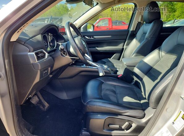 JM3KFACM1K1569486 2019 MAZDA CX-5 Silver Front interior view
