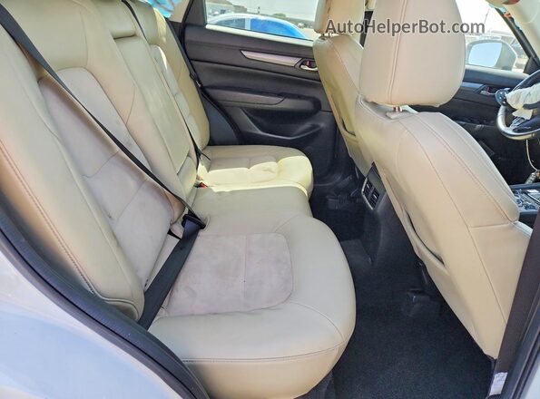JM3KFACM8J0467333 2018 MAZDA CX-5 White Vista de los asientos traseros