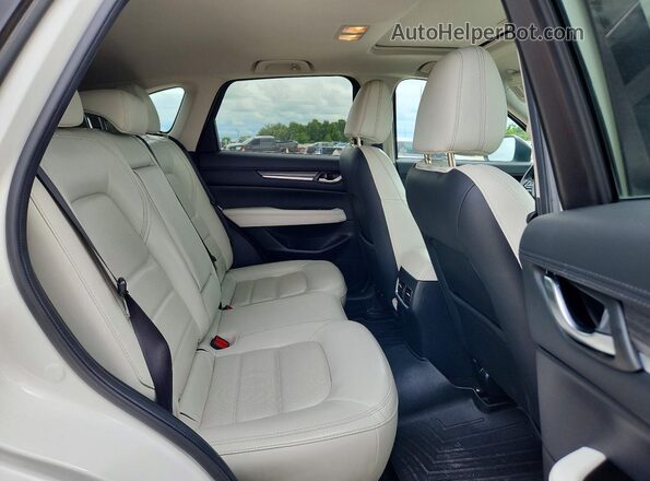 JM3KFADM6M0311049 2021 MAZDA CX-5 White Widok tylnych siedzeń