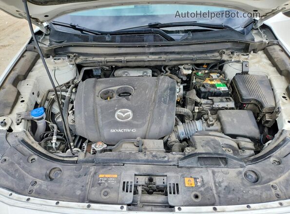 JM3KFADM6M0311049 2021 MAZDA CX-5 White Widok wnętrza z tyłu