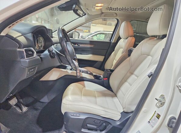 JM3KFADM9J1308474 2018 MAZDA CX-5 White Vista interior delantera
