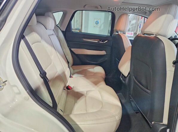 JM3KFADM9J1308474 2018 MAZDA CX-5 White Vista interior trasera