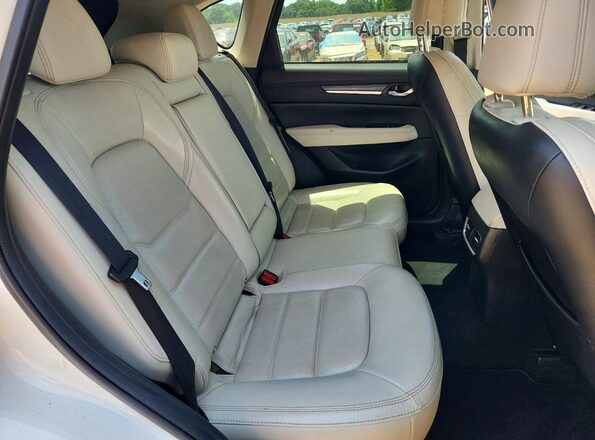 JM3KFADM9K1646023 2019 MAZDA CX-5 White Вид задньої частини салону