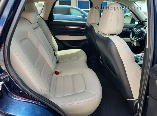JM3KFBAY3M0415107 2021 MAZDA CX-5 Blue Vista interior trasera