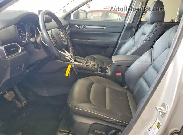JM3KFBBLXR0473788 2024 MAZDA CX-5 Серебряный Вид салона спереди