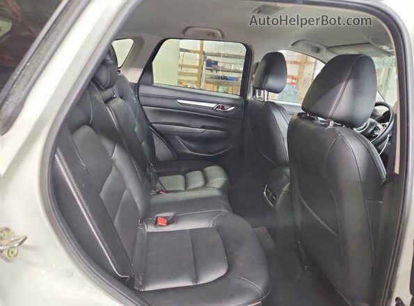 JM3KFBBLXS0679666 2025 MAZDA CX-5 White Vista interior trasera