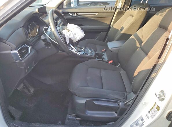 JM3KFBBM3J0330050 2018 MAZDA CX-5 White Front interior view