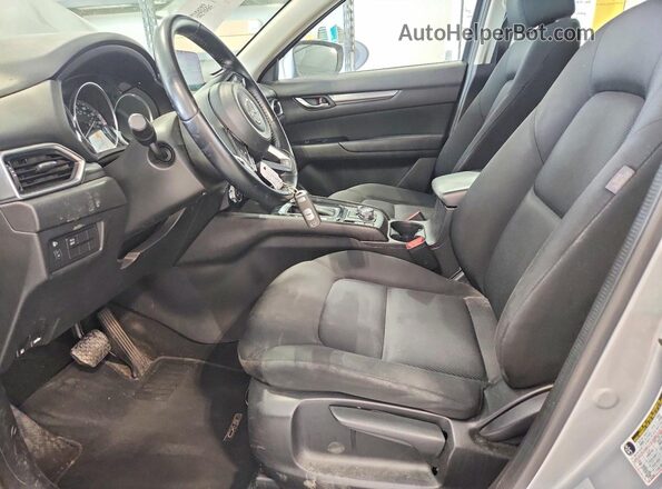 JM3KFBBM6J0356237 2018 MAZDA CX-5 Серебряный Вид салона спереди