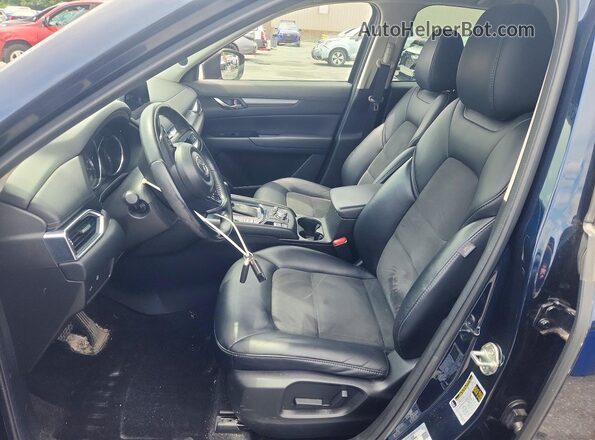 JM3KFBCLXH0218040 2017 MAZDA CX-5 Blue Front interior view