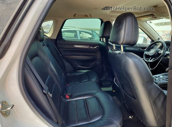 JM3KFBDL6H0184323 2017 MAZDA CX-5 White Vista de los asientos traseros