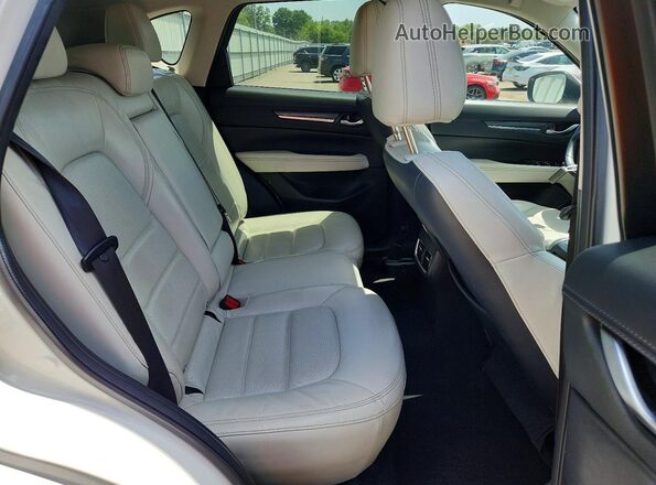 JM3KFBDL7H0120940 2017 MAZDA CX-5 White Rear interior view