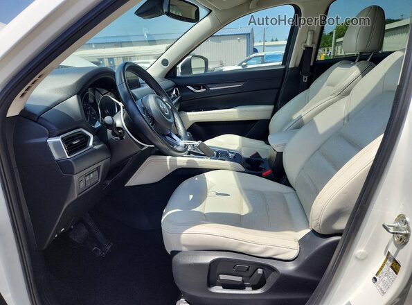 JM3KFBDL7H0120940 2017 MAZDA CX-5 White Front interior view