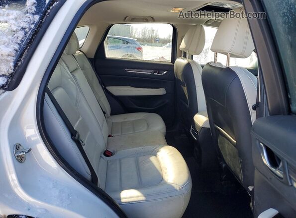 JM3KFBDM2M0429993 2021 MAZDA CX-5 White Widok wnętrza z tyłu