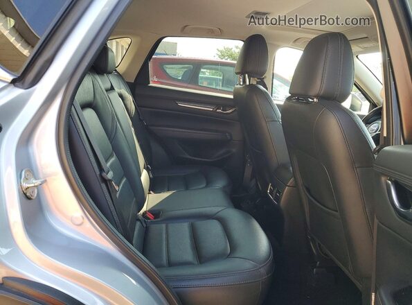 JM3KFBDM3J0328053 2018 MAZDA CX-5 Silver Widok wnętrza z tyłu