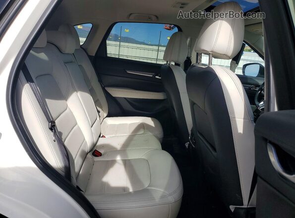 JM3KFBDM4L1731861 2020 MAZDA CX-5 White Vista de los asientos traseros