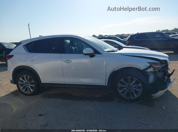 JM3KFBDM6M1357562 2021 MAZDA CX-5 White Widok wnętrza z tyłu