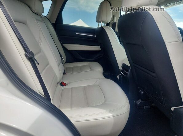 JM3KFBDM7M1442510 2021 MAZDA CX-5 White Widok wnętrza z tyłu