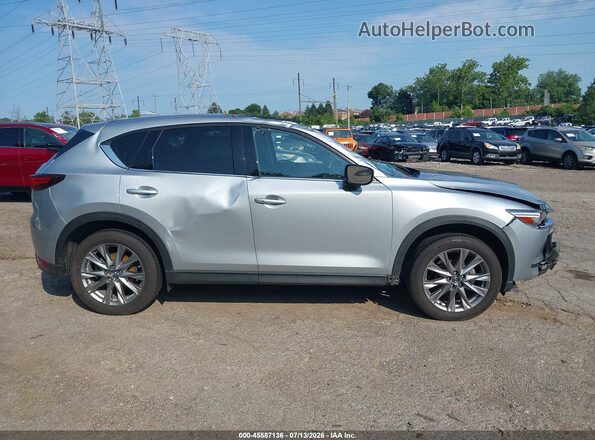 JM3KFBDM8L1816878 2020 MAZDA CX-5 Silver Widok wnętrza z tyłu