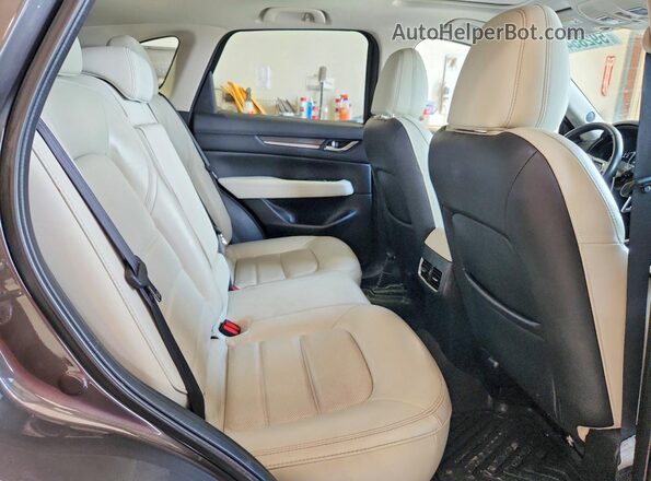 JM3KFBDM8M1373407 2021 MAZDA CX-5 Gray Widok wnętrza z tyłu