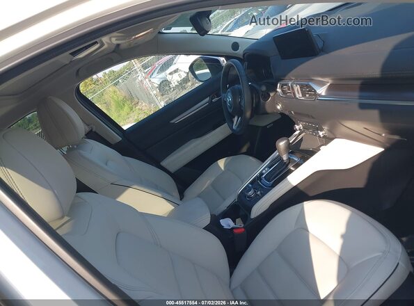 JM3KFBEM4S0735072 2025 MAZDA CX-5 White Widok wnętrza z przodu