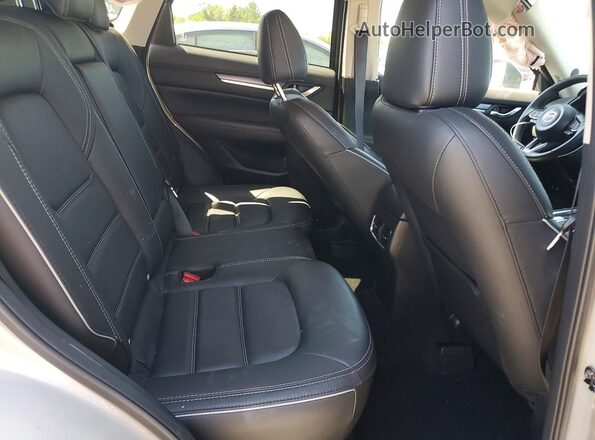 JM3KFBEM7R0381509 2024 MAZDA CX-5 Beige Vista interior trasera