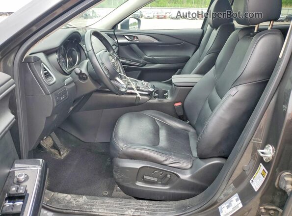 JM3TCBCY3J0231517 2018 MAZDA CX-9 Gray Front interior view
