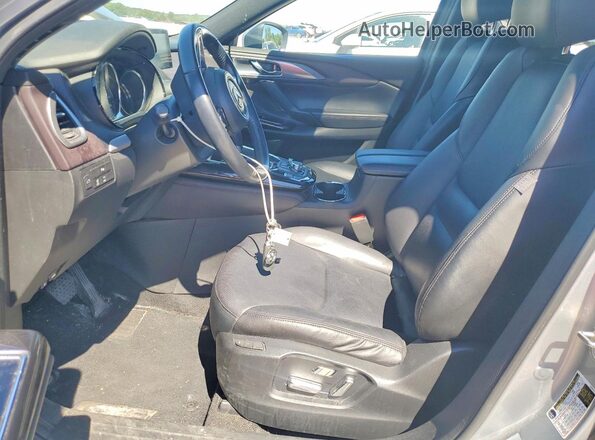 JM3TCBDY9J0216518 2018 MAZDA CX-9 Silver Front interior view