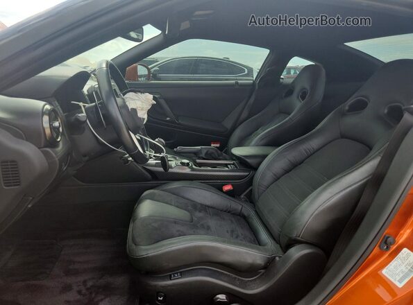 JN1AR5EFXJM710234 2018 NISSAN GT-R Оранжевый Вид салона спереди
