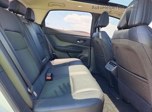 JN1BF0BAXRM436733 2024 NISSAN ARIYA White Vista interior trasera
