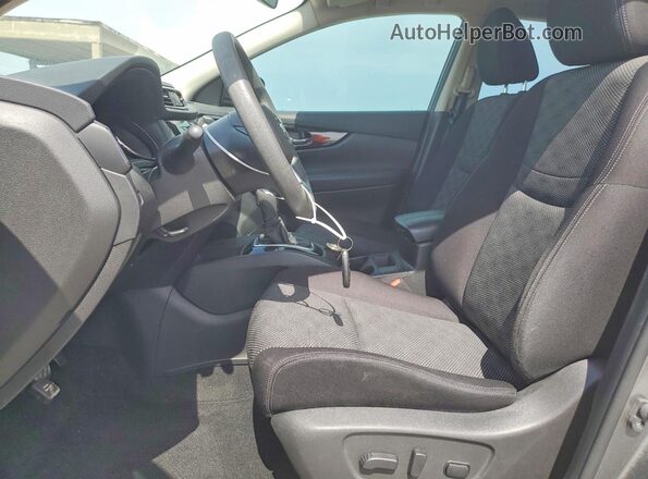 JN1BJ1CP0JW107765 2018 NISSAN ROGUE Charcoal Front interior view