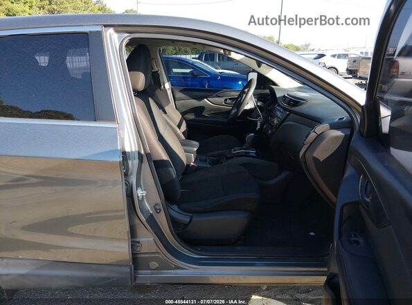JN1BJ1CP1HW013503 2017 NISSAN ROGUE Black Front interior view
