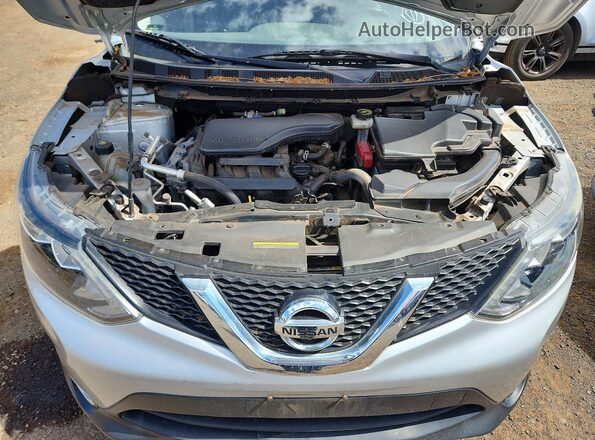 JN1BJ1CP2HW025305 2017 NISSAN ROGUE Silver Rear interior view