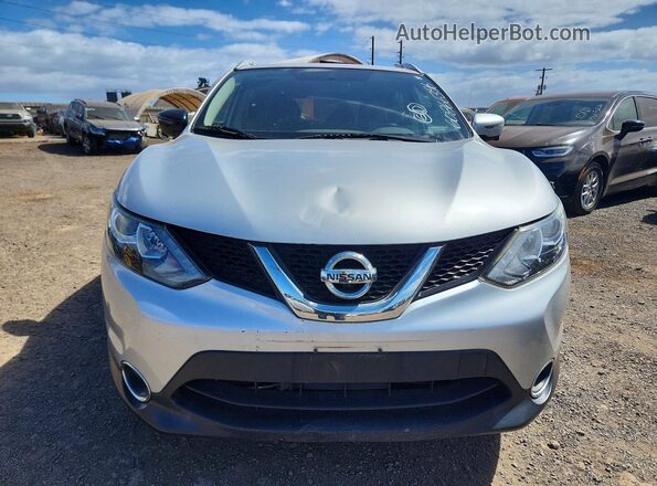 JN1BJ1CP2HW025305 2017 NISSAN ROGUE Silver Front view