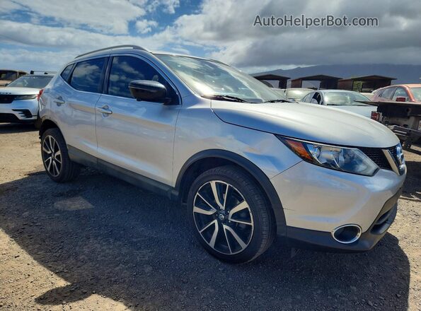 JN1BJ1CP2HW025305 2017 NISSAN ROGUE Silver Front right