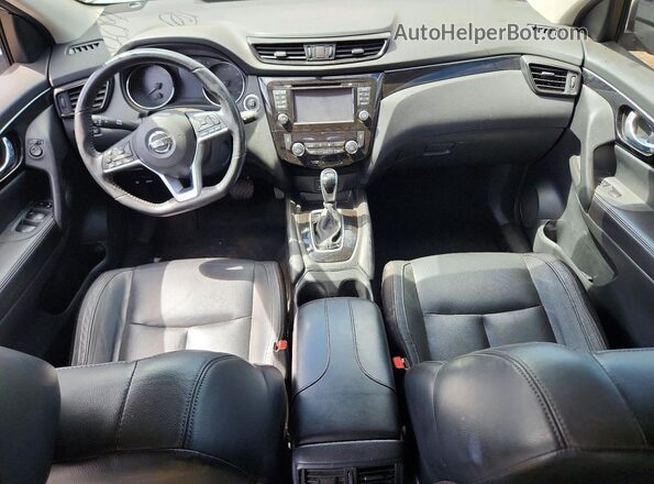 JN1BJ1CP2HW025305 2017 NISSAN ROGUE Silver Dashboard view