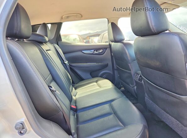 JN1BJ1CP2HW025305 2017 NISSAN ROGUE Silver Rear seats view