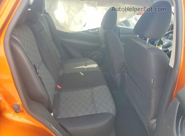 JN1BJ1CP2HW025708 2017 NISSAN ROGUE Orange Widok tylnych siedzeń