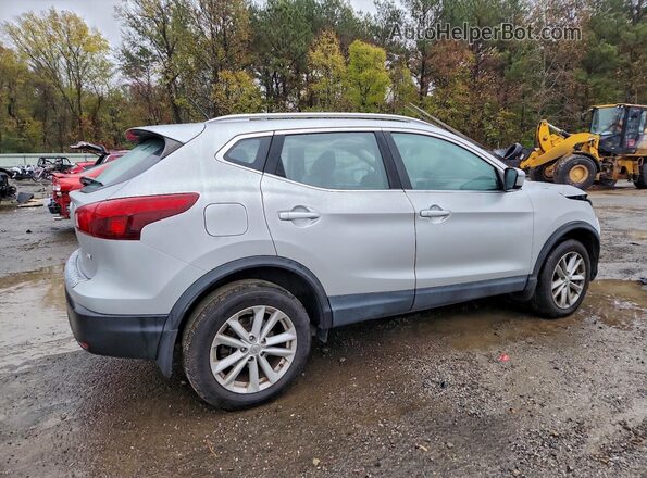 JN1BJ1CP2JW190017 2018 NISSAN ROGUE Silver Trasero derecho