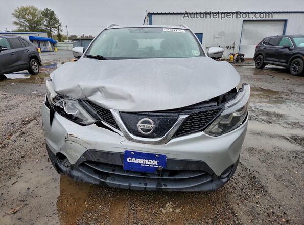 JN1BJ1CP2JW190017 2018 NISSAN ROGUE Silver Vista frontal
