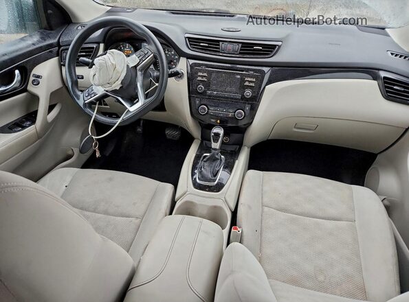 JN1BJ1CP2JW190017 2018 NISSAN ROGUE Silver Vista del salpicadero
