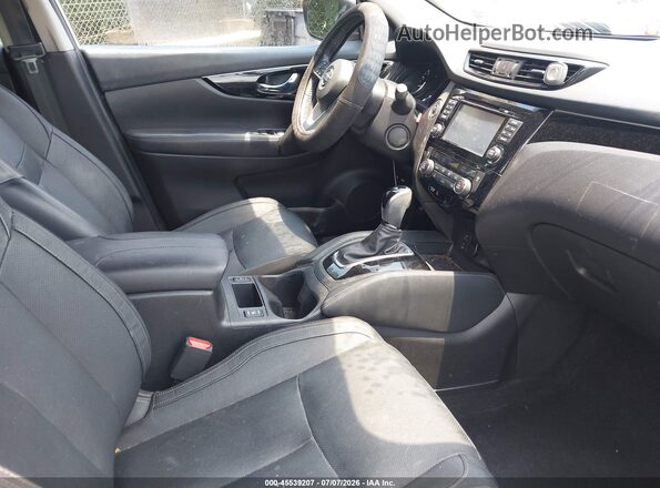 JN1BJ1CP3HW027192 2017 NISSAN ROGUE White Widok wnętrza z przodu