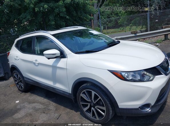 JN1BJ1CP3HW027192 2017 NISSAN ROGUE White Widok wnętrza z tyłu