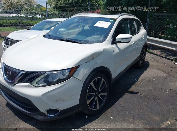 JN1BJ1CP3HW027192 2017 NISSAN ROGUE White Widok z przodu