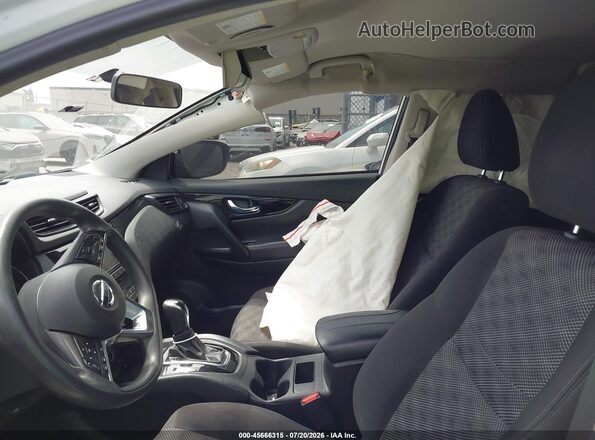JN1BJ1CP4HW015617 2017 NISSAN ROGUE White Սալոնի դիմացի տեսք