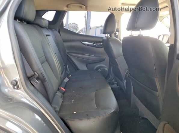 JN1BJ1CP4HW034720 2017 NISSAN ROGUE Silver უკანა სალონის ხედი
